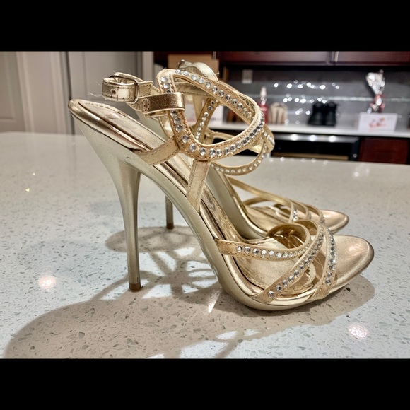 Aldo Gold Heels - Picture 2 of 5